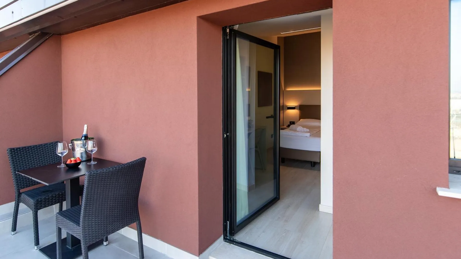 Ile Hotel Peschiera del Garda 3*,