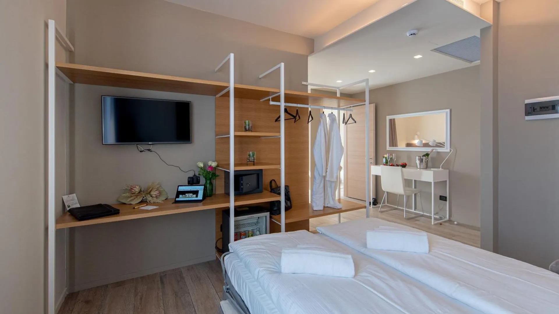 Ile Hotel Peschiera del Garda 3*,