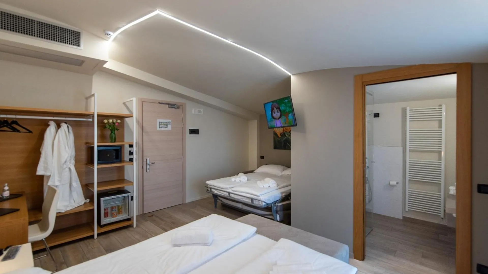 Ile Hotel Peschiera del Garda 3*,  Italy