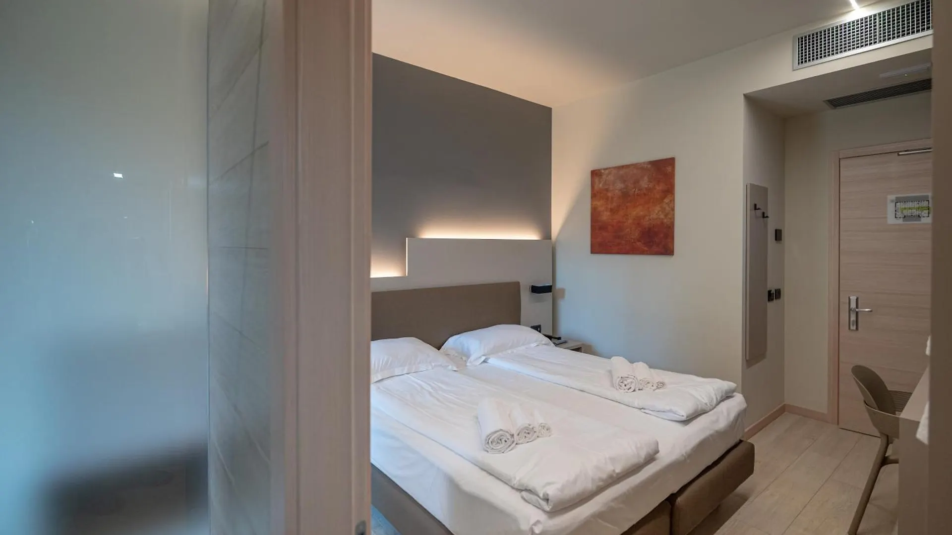 Ile Hotel Peschiera del Garda 3*,
