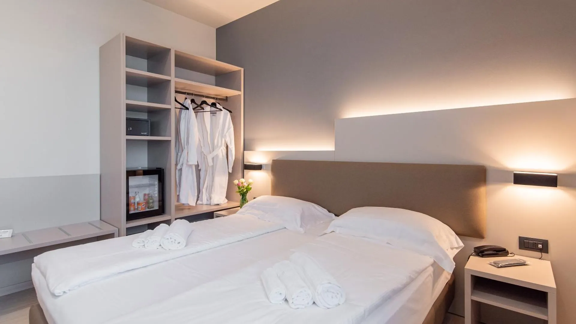 Ile Hotel Peschiera del Garda 3*,