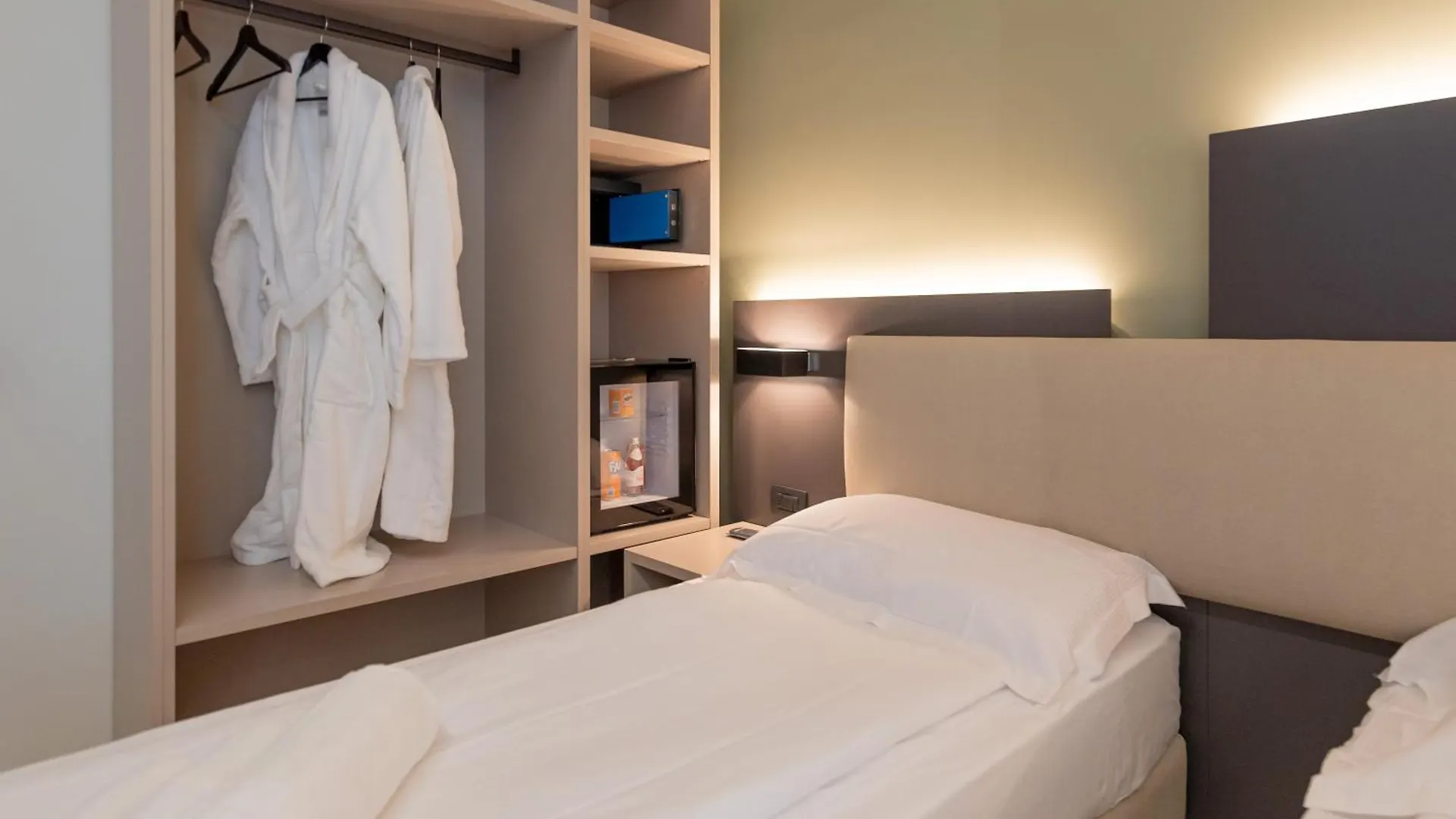 Ile Hotel Peschiera del Garda 3*,